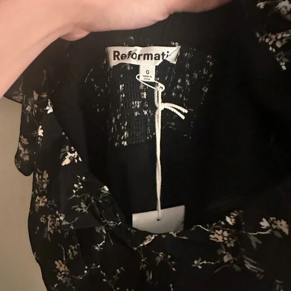 Reformation Imala Dress in Lucien, size 0 - Picture 6 of 9